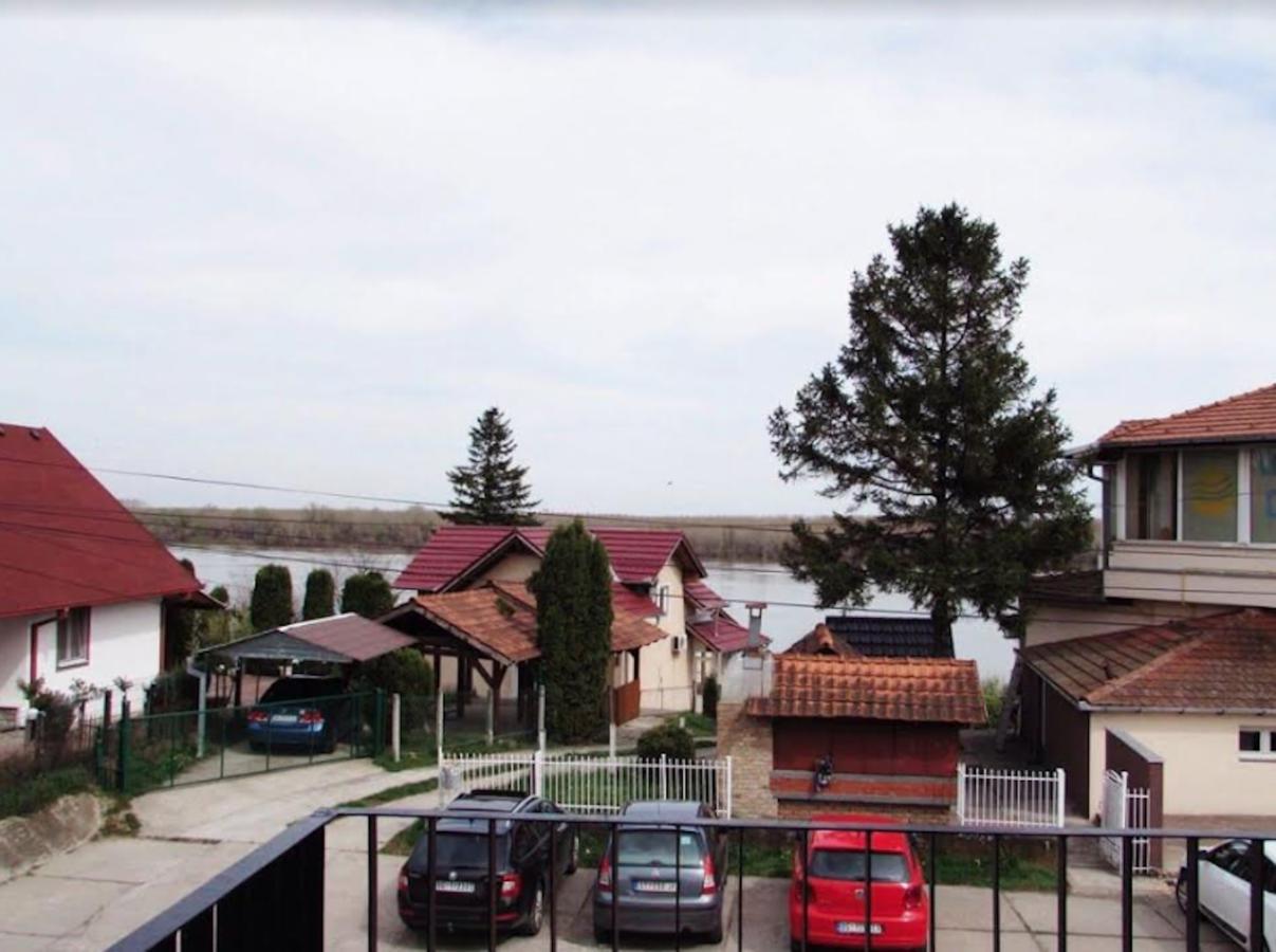 Prenociste Dunav Novi Banovci Exterior foto